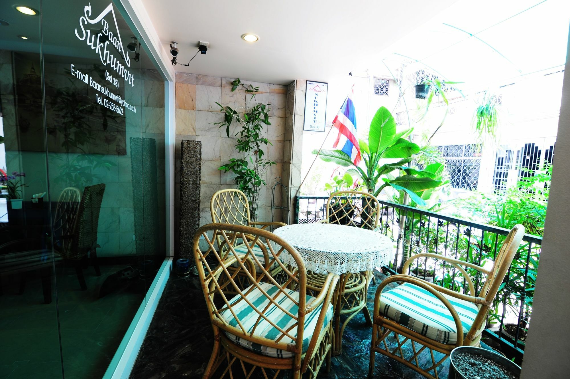 Baan Sukhumvit Soi 18 Hotel Bangkok Exterior photo